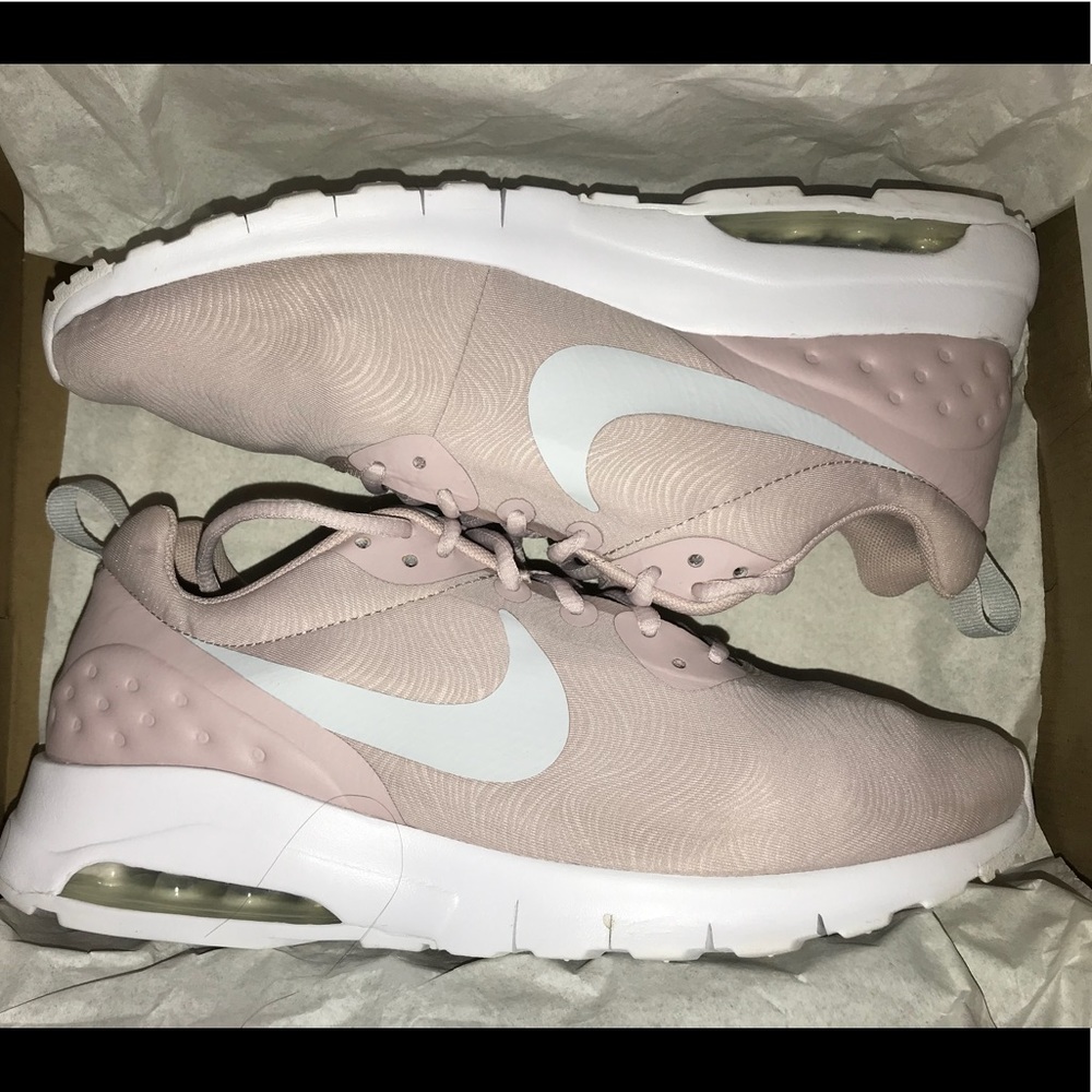 Women’s Nike air max motion lw se